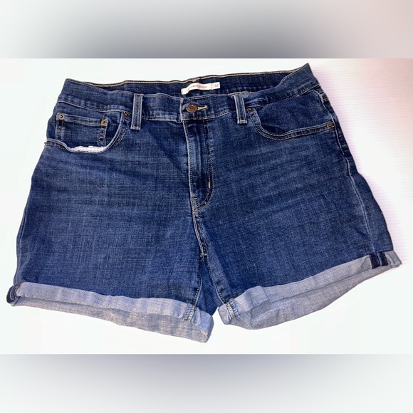 Levi’s Denim Mid Length‎ Shorts - Size 32- Lots of stretch - Picture 1 of 5